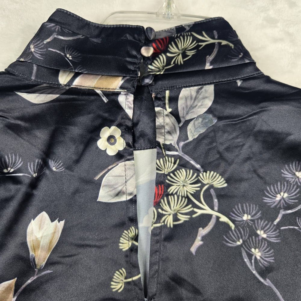 GUESS Women's Black Cream Floral Crop Blouse Size Medium Long Sleeve Satin‎ - Picture 8 of 11